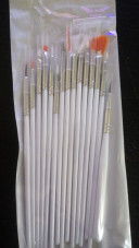 A set of brushes for drawing 15 pcs, white